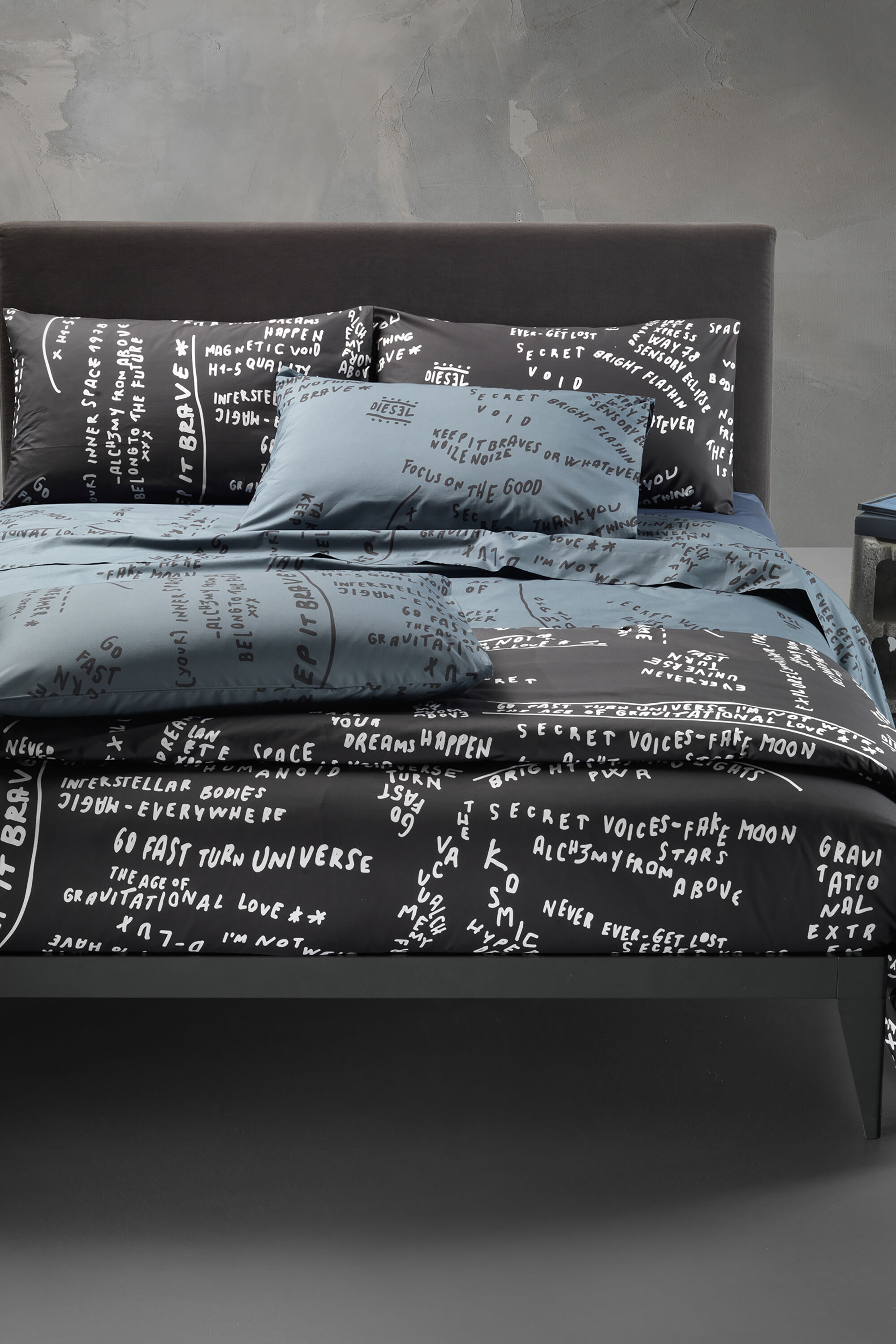 Diesel - 2004003  CLET SCRIBBLES  250X290 PR002, Unisex's Double bed sheets set SCRIBBLES in Black - 3