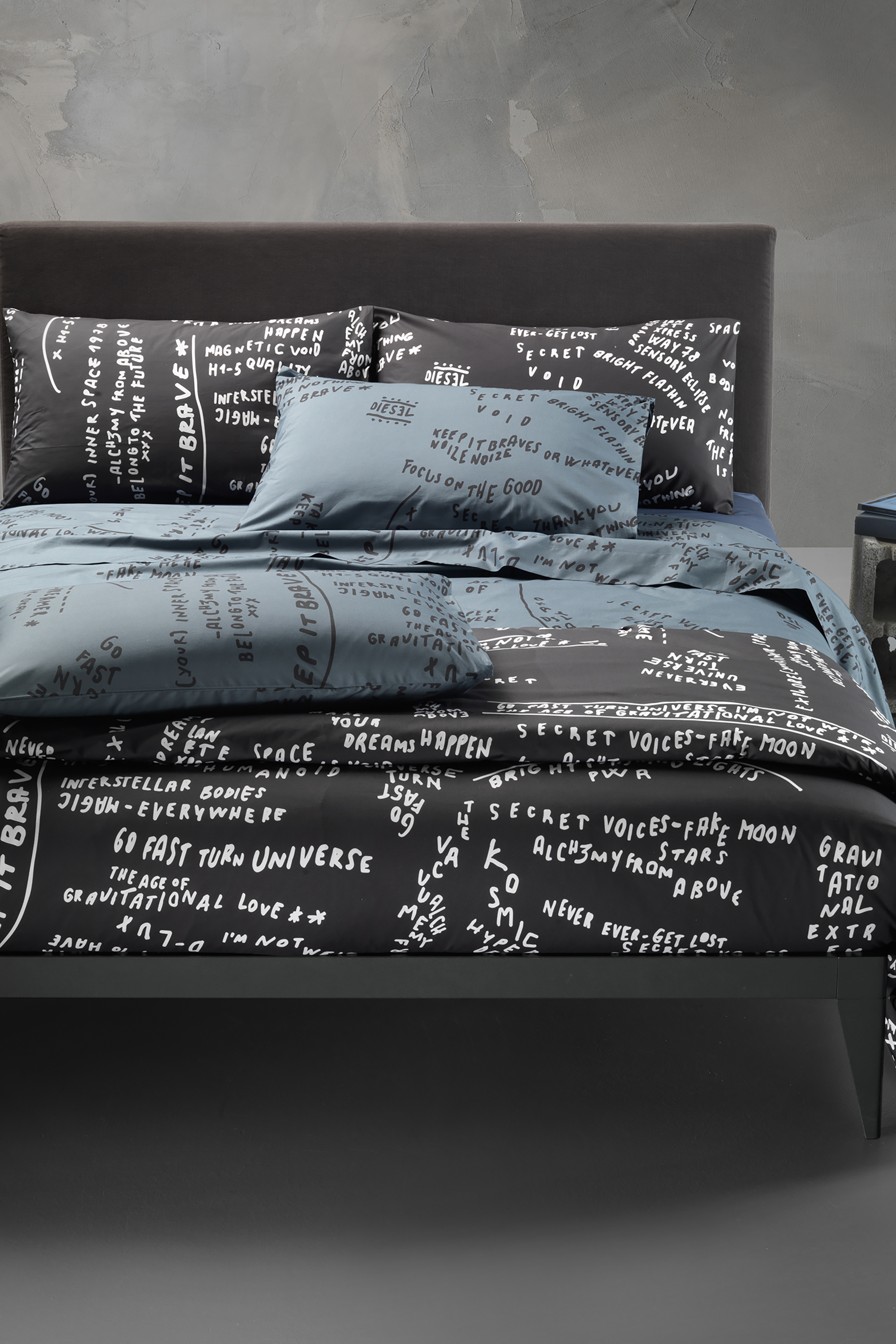Diesel - 2004003  CLET SCRIBBLES  250X290 PR002, Unisex's Double bed sheets set SCRIBBLES in Black - 3