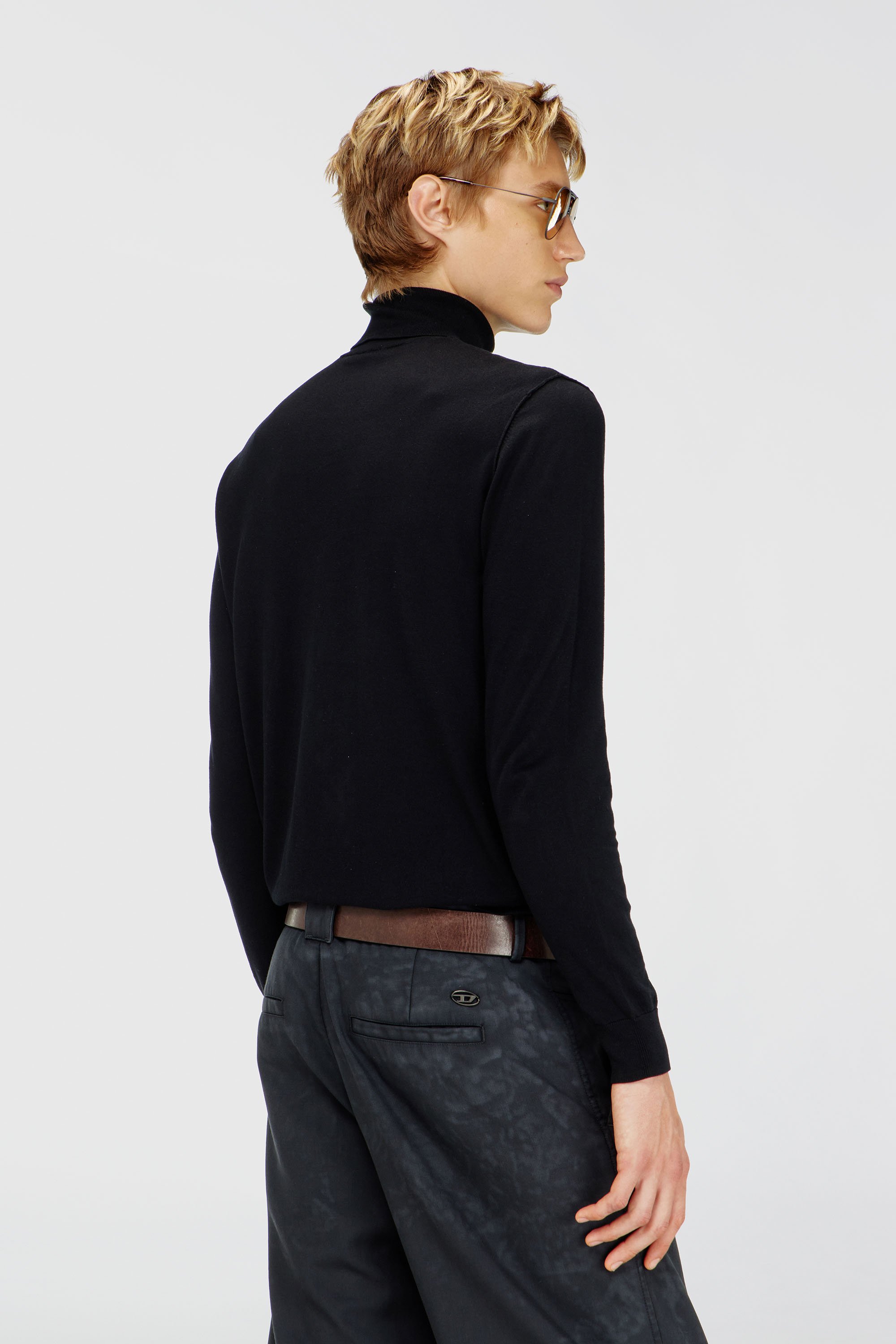 Diesel - K-FREEX-LUP-TAG-T92, Man's Cotton turtleneck with Oval D logo patch in Black - 4