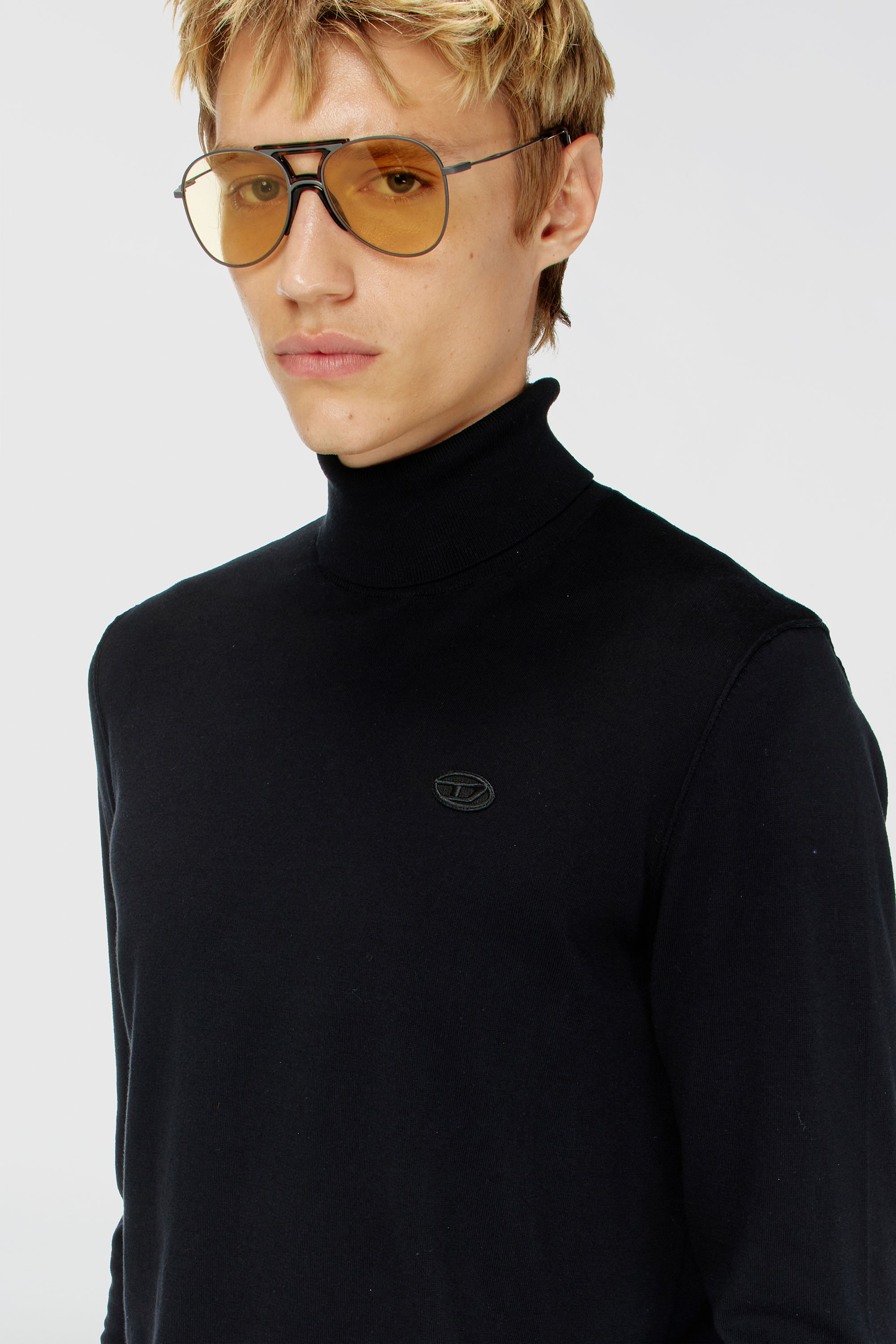 Diesel - K-FREEX-LUP-TAG-T92, Man's Cotton turtleneck with Oval D logo patch in Black - 5