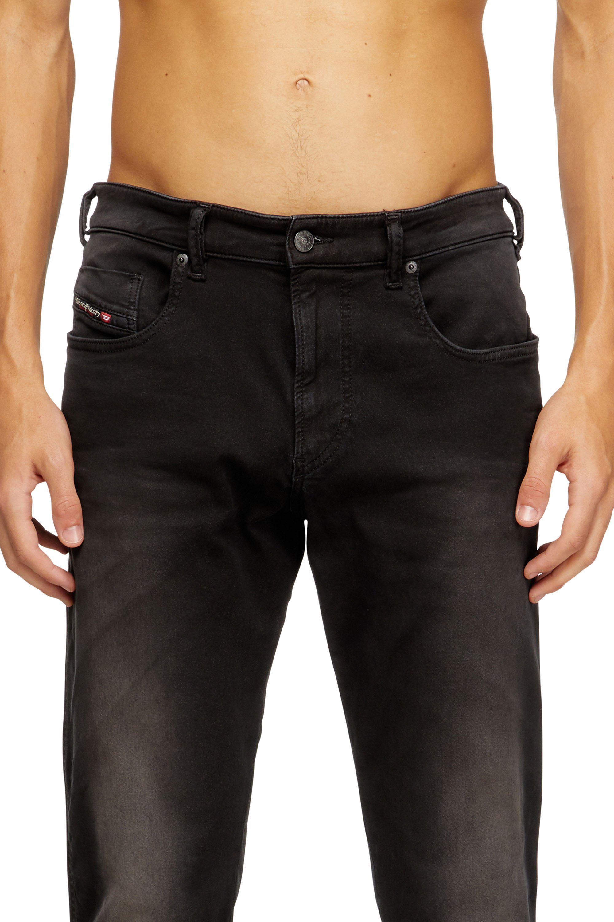 Diesel - Man's Slim 2062 D-Strukt Joggjeans® 0670M, Black/Dark grey - 3