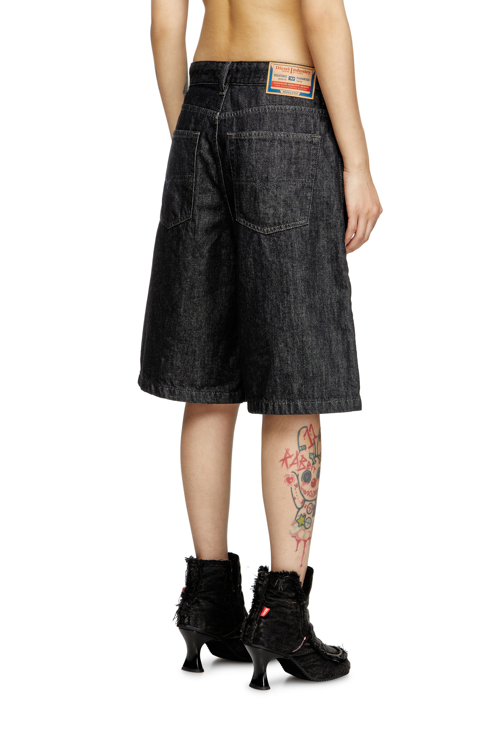 Diesel - DE-SIRE-SHORT, Woman's Shorts in rinse-wash denim in Black - 4